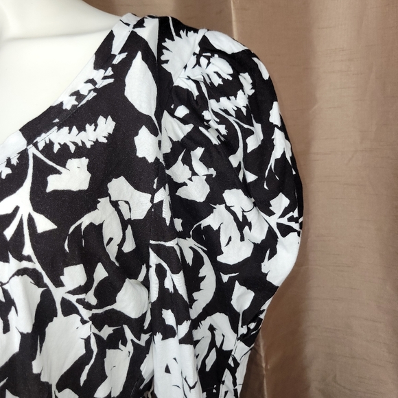 INC International Concepts Women's LS Floral Top - Size: XL - Black / White - Picture 10 of 12